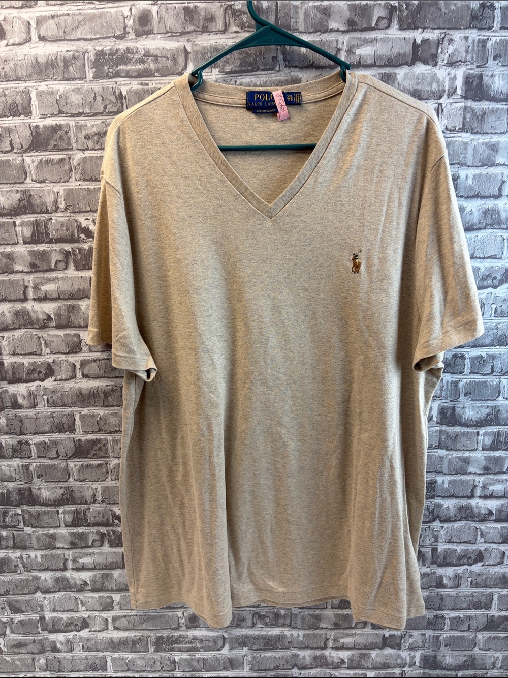 Polo Ralph Lauren
V-Neck T-Shirt in Heather Khaki
